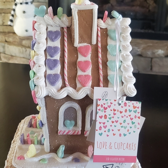 Pastel Hearts Valentines Gingerbread House-NWT - Picture 5 of 9